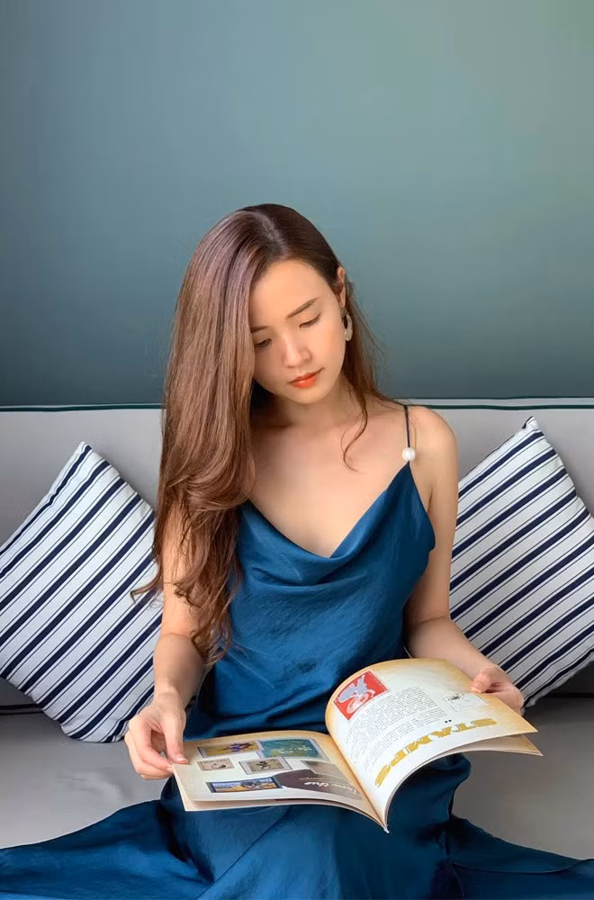 Việc phấn đấu từ trợ giảng lên chức danh giảng viên chính thức đã thể hiện sự cố gắng không ngừng của ngọc nữ đời đầu này.