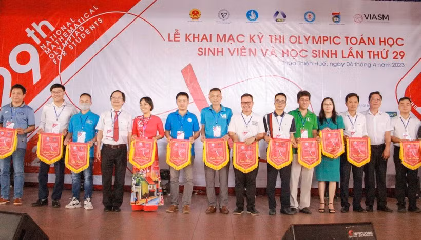 Hon 600 sinh vien tranh tai tai ky thi Olympic Toan hoc lan thu 29-Hinh-2