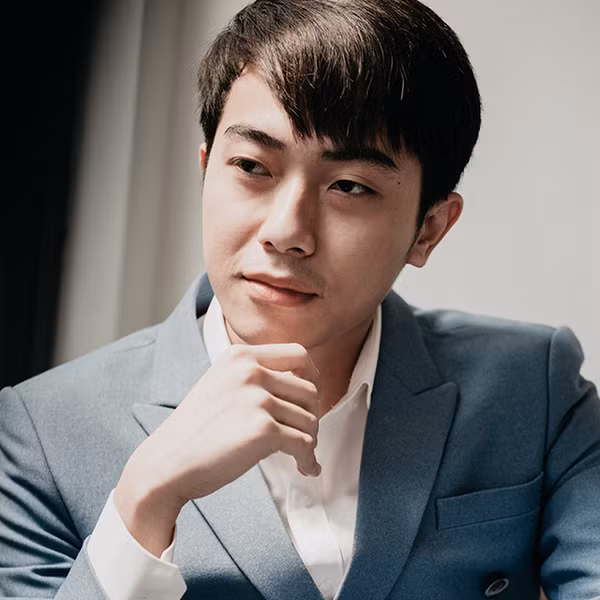  Cris Phan - Cris Devil Gamer là ông trùm của mảng YouTube Gaming ở Việt Nam. Với hơn 9,3 triệu người đăng ký kênh YouTube cá nhân, Cris Phan là một trong những YouTuber có lượng subcribe nhiều nhất Việt Nam ở thời điểm hiện tại.