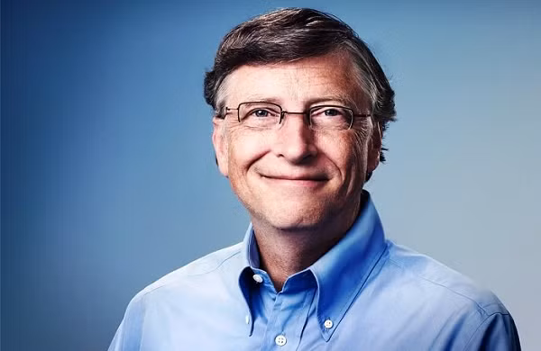 Bill Gates đã đạt 1590/1600 điểm bài kiểm tra đầu vào SAT. Sau đó, vị tỷ phú 66 tuổi này bỏ học và cùng với người bạn thời thơ ấu Paul Allen sáng lập nên Microsoft vào năm 1975 như đã biết.
