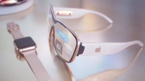 Thời điểm ra mắt kính thông minh của Apple được cho là sẽ rơi vào khoảng thời gian từ cuối năm 2021 đến năm 2023, như một số tin đồn được trang MacRumors tổng hợp. Theo đó, Apple đang đẩy mạnh mảng thực tế ảo (AR) và thực tế tăng cường (VR), đồng thời phát triển hai dòng thiết bị AR/VR, gồm kính thông minh và một thiết bị trùm đầu như Oculus Quest.