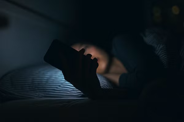 Những người dùng khác, cũng sử dụng Xiaoice, thường tự mô tả bản thân theo một kiểu tương tự nhau: cô đơn, sống nội tâm và có lòng tự trọng thấp. Họ dường như cảm thấy lạc lõng trong một xã hội đang thay đổi nhanh chóng của Trung Quốc.