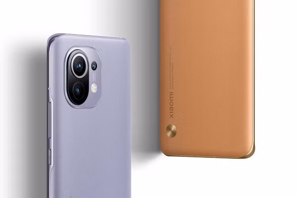 Sợi cáp kèm theo iPhone mới dựa trên chuẩn USB-C, và đa số người dùng hiện vẫn đang sử dụng củ sạc với đầu ra USB-A, không tương thích với sợi cáp này.
