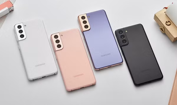  Samsung Galaxy S21 và S21+ không có nhiều khác biệt về ngoại hình. Điểm nhấn nằm ở cụm camera liền khung, thay vì dùng dùng module hình chữ nhật như trước đây.