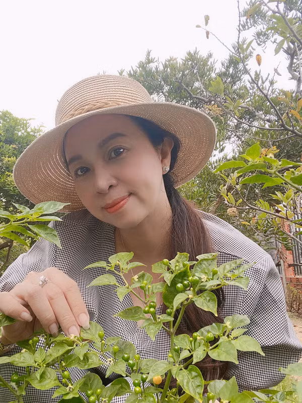 Nhiều người tỏ ra ngạc nhiên khi thấy loại ớt đắt nhất thế giới này lại có người đăng công khai trên mạng xã hội để tặng cho những ai có nhu cầu ở Việt Nam.