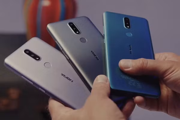 Nokia 2.4 dùng pin 4.500 mAh, chạy chip MediaTek Helio P22, RAM 2 GB, bộ nhớ trong 32 GB. Máy chạy Android 10 với giao diện gốc của Google. Máy có giá từ 2,49 triệu đồng.