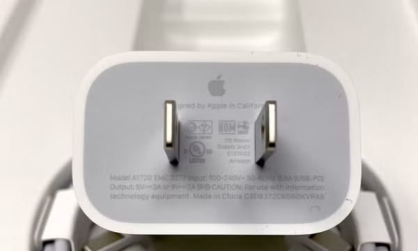 Cũng theo số liệu từ Counterpoint Research, giá thành vật liệu sản xuất (BOM) của iPhone 12 đắt hơn 72,5 USD so với iPhone 11. Hãng nghiên cứu sử dụng chiếc iPhone 12 128 GB và so sánh với iPhone 11 128 GB về chi phí linh kiện bên trong.