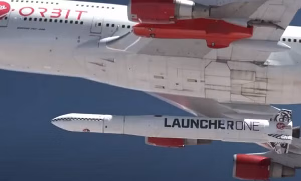 Công ty Virgin Orbit đang muốn thử nghiệm phương tiện phóng LauncherOne trong năm nay. Đây là công nghệ phóng từ trên không, một máy bay đưa tên lửa lên không trung và thả nó ra, tên lửa sẽ khởi động và bay nốt quãng đường còn lại. Kế hoạch thử nghiệm đầu tiên vào tháng 5 năm ngoái đã bị hoãn vì đường dây phóng tên lửa bị lỗi; sau đó kế hoạch thử lại vào tháng 12/2020 cũng bị hoãn do Covid-19.