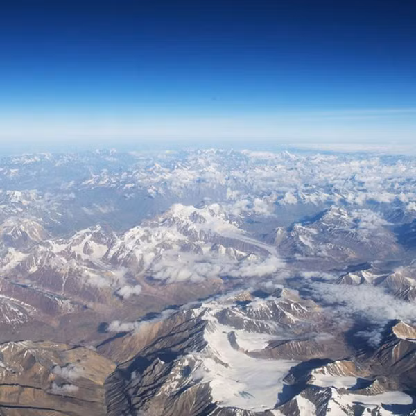 Trong khi đó, độ cao trung bình của Himalaya là 6000 mét bởi vậy khi xảy ra những sự cố nói trên, máy bay bay qua dãy Himalaya chắc chắn sẽ xảy ra va chạm.