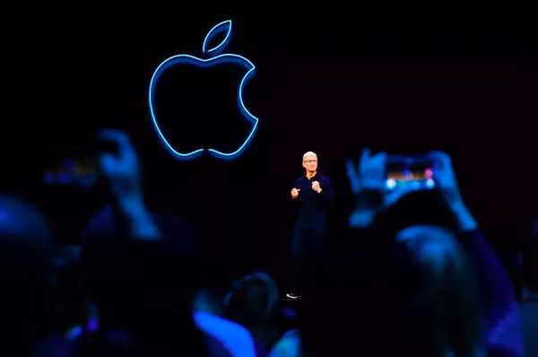 Apple là công ty tiên phong cho ra mắt một trợ lý ảo trên thiết bị, thế nhưng lại không thể tận dụng nó tốt nhất. Mặc dù ra đời sau, các sản phẩm tương đương đến từ đối thủ Amazon và Google lần lượt vượt mặt. Bất chấp Apple có cập nhật cũng như cải tiến nhiều tính năng mới.