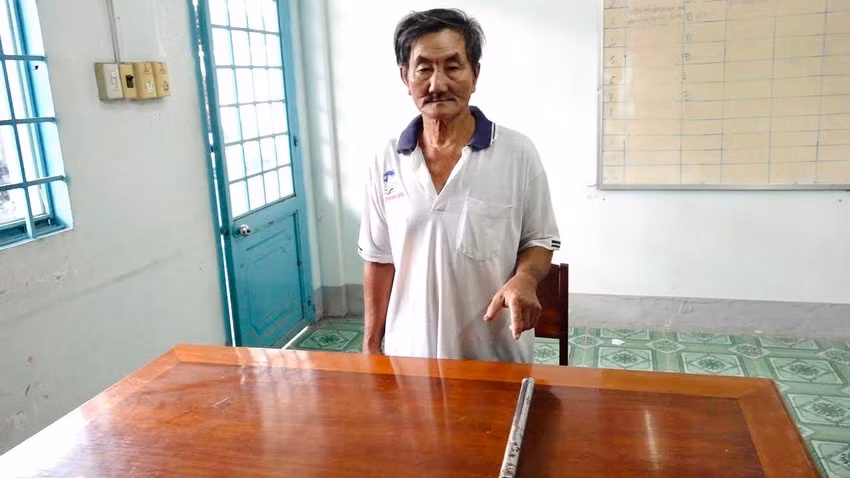 Tin nong 27/10: Canh sat no sung, vay bat 4 nguoi mang ma tuy-Hinh-6
