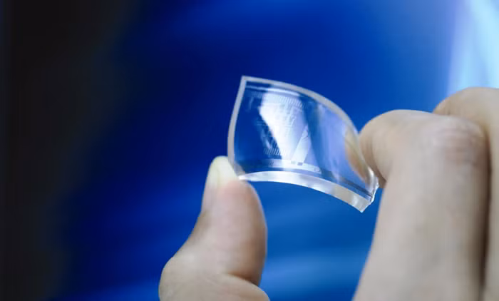  Nguyên mẫu của chiếc "áo khoác ngụy trang nhiệt" này gồm 42 miếng graphene, mỗi miếng gồm 100 lớp graphene.