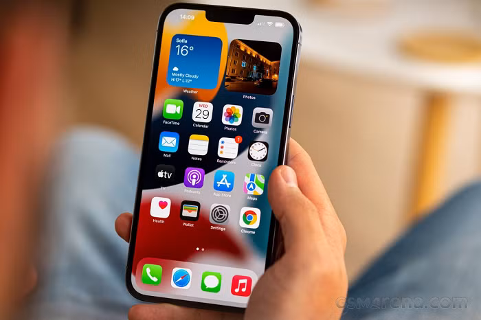 Các mẫu iPhone 13 Pro và 13 Pro Max cao cấp của năm ngoái lần lượt chiếm vị trí thứ 8 và thứ 7, và iPhone 13 không có tên trong bảng xếp hạng.