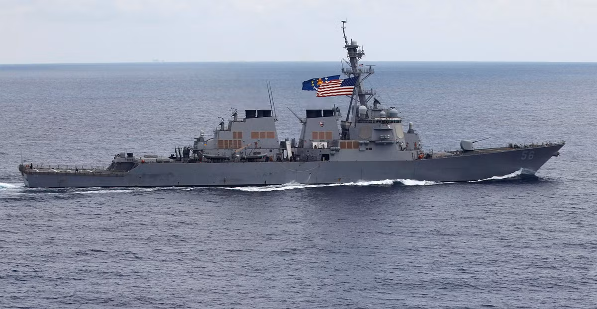 Khu trục hạm USS John McCain được xem là mối đe dọa quân sự trực tiếp vì mang theo nhiều loại tên lửa cực kỳ uy lực, theo giới chức quân sự Nga thì việc đưa tàu chiến như vậy vào vùng biển nhạy cảm là không thể chấp nhận được và cảnh báo sẽ có hành động cứng rắn.