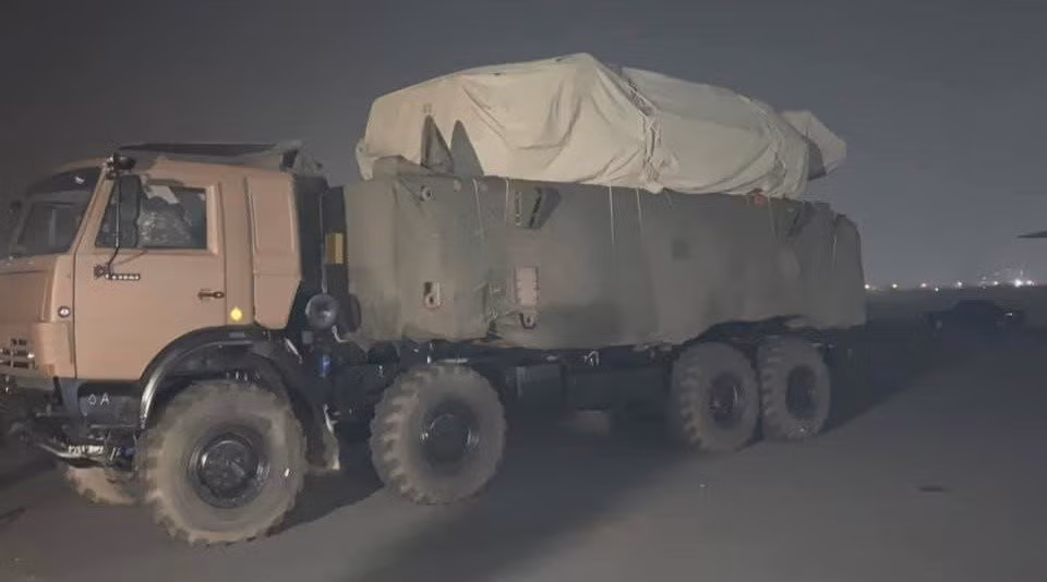 Hệ thống Tor-M2KM có khả năng xử lý đồng thời 48 mục tiêu, theo dõi 10 và tiêu diệt được 4 đối tượng cùng lúc; bám bắt được mục tiêu có tốc độ di chuyển 700 m/s ở khoảng cách lên tới 32 km.
