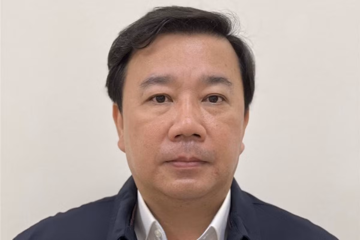 Ông Chử Xuân Dũng - cựu Phó Chủ tịch UBND TP Hà Nội, từ 16/6/2021- 10/2021 đã nhận hối lộ 7 lần, tổng số hơn 2 tỷ đồng. Đến nay ông Dũng và gia đình đã nộp lại hơn 1,7 tỷ đồng. 