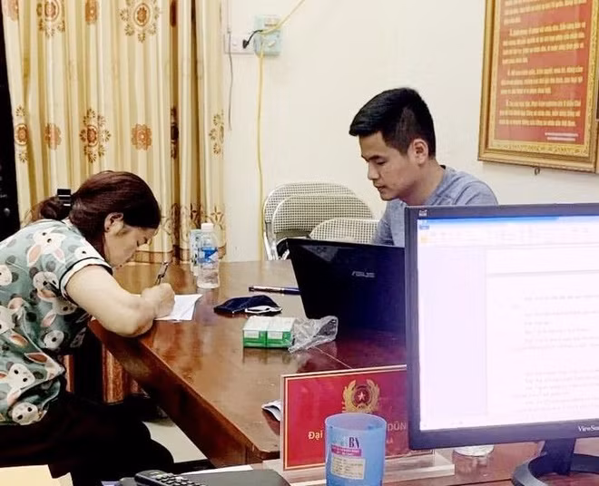  Sợ bị mắng, người phụ nữ hoang báo tin bị cướp tài sản: Ngày 1/4, Công an xã Sơn Lĩnh, huyện Hương Sơn, Hà Tĩnh nhận được trình báo của anh T.V.N. (trú tại xã Sơn Diệm, huyện Hương Sơn) về việc trên tuyến đường liên xã (đoạn giáp ranh giữa xã Quang Diệm và Sơn Lĩnh) xảy ra vụ cướp tài sản. Nạn nhân là chị H.T.Th. (trú tại xã Sơn Hồng, huyện Hương Sơn) và số tiền bị cướp là 40 triệu đồng. Sau khi cơ quan chức năng vào cuộc, chị Th. khai nhận sử dụng hết số tiền 40 triệu đồng và lo sợ gia đình trách mắng, nên mới thông báo bản thân bị cướp. 