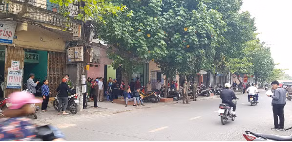  Thầy cúng truy sát gia đình hàng xóm rồi về nhà tự tử vì nghi bị bỏ bùa: Ngày 4/3/2019, Trịnh Viết Ba (SN 1967, ở 8B/25 Hoàng Hoa Thám, phường Ngô Quyền, TP Nam Định) đã cầm 2 con dao sang gọi cửa nhà ông Bùi Sỹ Được là hàng xóm. Nghe tiếng gọi bà Phùng Thị Mai (SN 1940), vợ ông Được ra mở cửa thì bị Ba đâm chết tại chỗ. Sau đó Ba tiếp tục đâm ông Được bị thương ở đầu, mặt; đâm con trai ông Được là anh Bùi Sỹ Thắng và lên gác xép đâm chị Phạm Thị Dung (vợ anh Thắng) tử vong trên giường. 