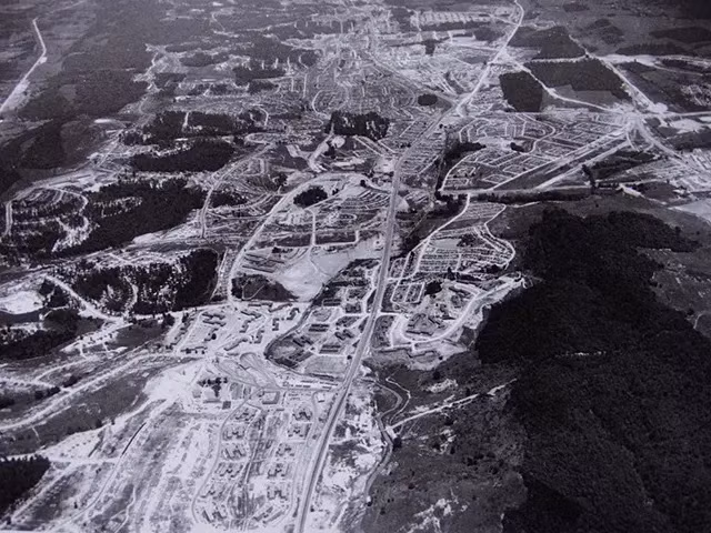 Dự án Manhattan là dự án tuyệt mật được Mỹ thực hiện trong Chiến tranh thế giới 2 (1939 - 1945) nhằm nghiên cứu, chế tạo bom hạt nhân - vũ khí nguyên tử có khả năng gây thương vong lớn.