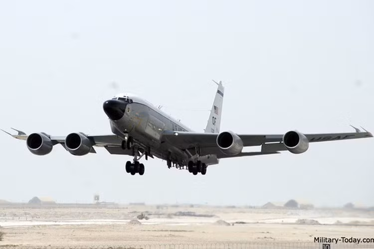 RC-135 do hãng Boeing phát triển vào đầu thập niên 1960 để thay thế dòng C-135 Stratolifter.