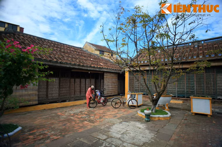 Làng Hoài Phô hẳn là một làng cổ của người Việt hình thành bên bờ sông ở Hội An vào cuối thế kỷ 15. Sau đó các thương nhân phương Tây đến giao thương buôn bán, dẫn đến việc ký âm, gọi tên Hoài Phô thành Faifo và các tên gọi tương tự khác.