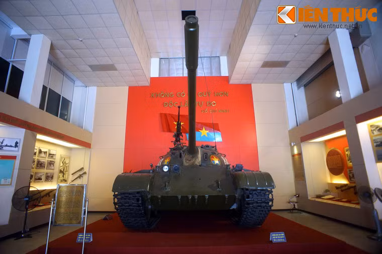 Cùng với xe tăng T-59 số hiệu 390, xe tăng T-54 số hiệu 843 (hiện được lưu giữ tại Bảo tàng Lịch sử Quân sự, Hà Nội) là một trong hai chiếc xe tăng đóng vai trò quan trọng trong thời khắc lịch sử quyết định chiến thắng của chiến dịch Hồ Chí Minh.