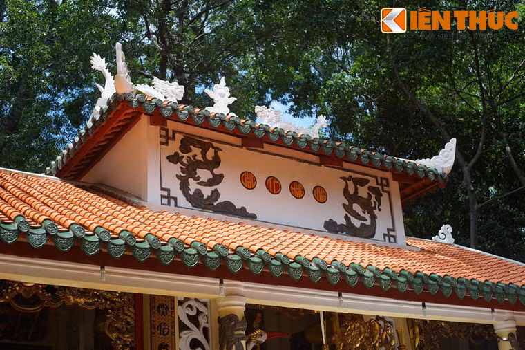 Một số hình ảnh khác về đền Hùng ở công viên Tao Đàn.