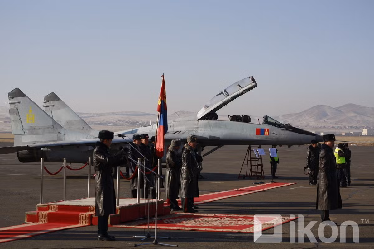 Việc MiG-29UB không có radar như dòng tiêm kích huấn luyện kiêm chiến đấu Su-27UB được giải thích là bởi khung thân của nó quá nhỏ, không đủ không gian để lắp đặt thêm thiết bị này.