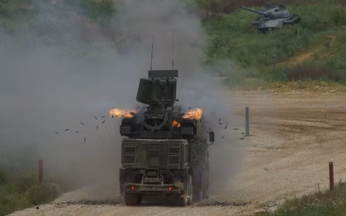 Các hệ thống radar thông thường sử dụng dạng sóng cố định khiến chúng dễ dàng bị F-35 phát hiện, phân tích và đưa ra chiến thuật đối phó. Khi hoạt động, việc đối phó với những hệ thống phòng không mạnh như S-300 trở nên dễ dàng hơn nhiều cho F-35I.