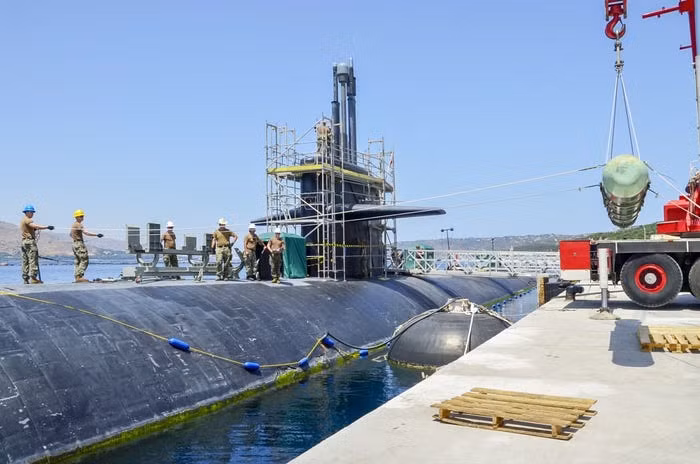 Cuối tháng 10 vừa rồi, tàu USS Olympia đã tiến hành hải trình cuối cùng của mình, quay về cảng Bremerton ở Washington để bắt đầu quá trình loại biên. Nguồn ảnh: BI.