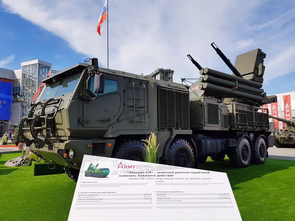 Radar mới cho phép tầm giám sát của Pantsir-SM được tăng lên 70 km (so với phiên bản cũ là 40 km), tầm dẫn bắn mục tiêu tăng lên 40 km (trong khi phiên bản cũ chỉ là 20 km).