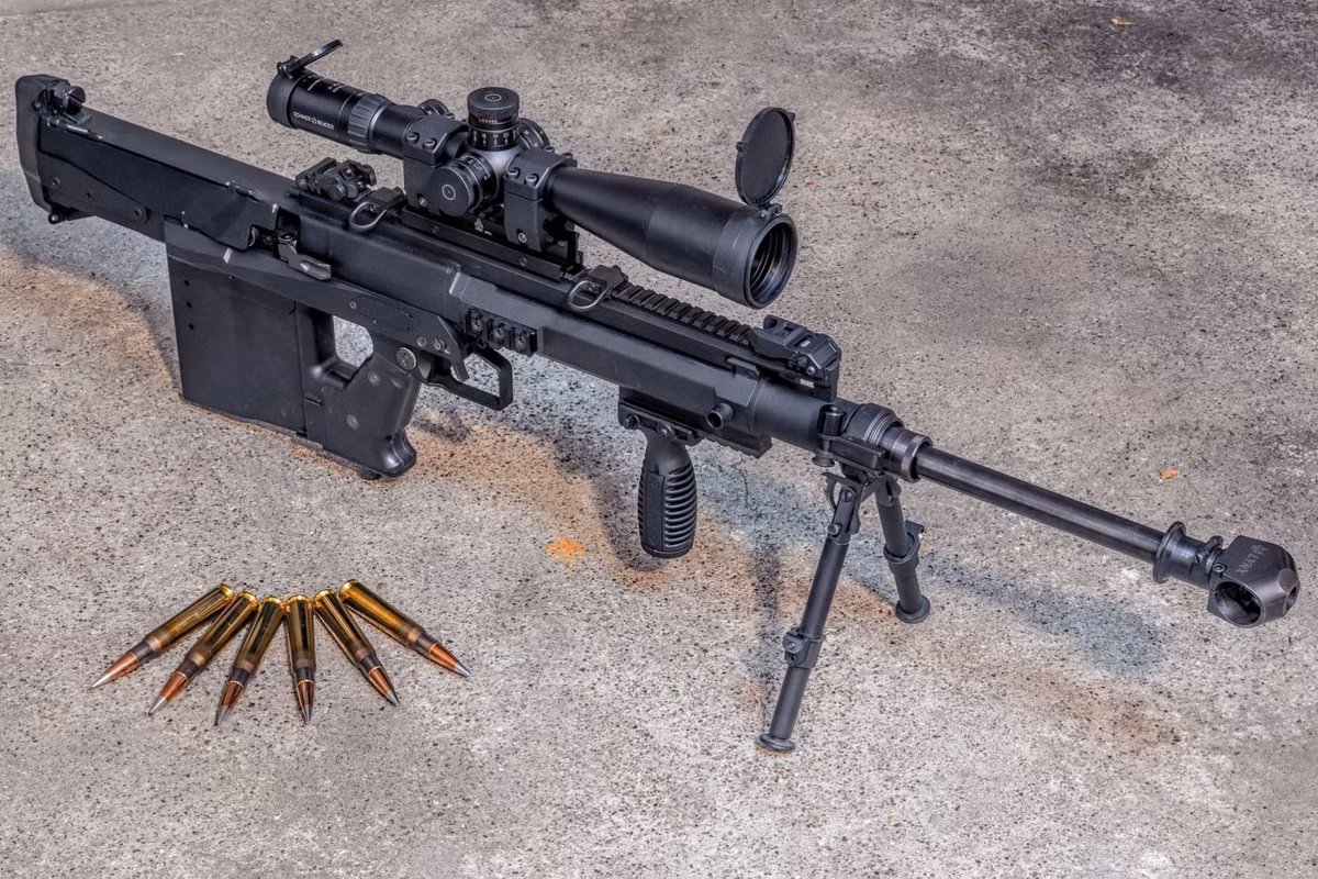 Sức mạnh của khẩu súng bắn tỉa công phá này đến từ thiết kế bullpup của nó. Thông thường, những khẩu súng có thiết kế bullpup sẽ có chiều dài cơ sở ngắn hơn những mẫu súng thông thường khác. Nguồn ảnh: Pinterest.
