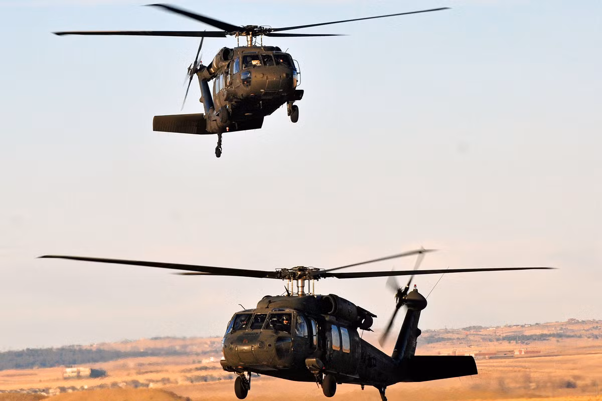 Mỹ hiện đã sản xuất được khoảng 4000 chiếc trực thăng UH-60 Black Hawk với giá thành vào khoảng 21 triệu USD mỗi chiếc. Nguồn ảnh: BI.