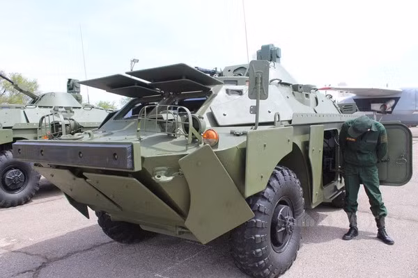 Mặc dù đã ra đời từ lâu, tuy nhiên BRDM-2 vẫn được sử dụng rất phổ biến trên thế giới vào nhiệm vụ chống bạo động hoặc biên chế vào lực lượng cảnh sát, đặc nhiệm. Nguồn ảnh: Forces.