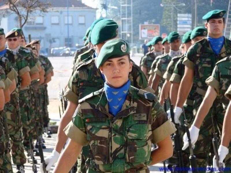 Nữ quân nhân Bồ Đào Nha.