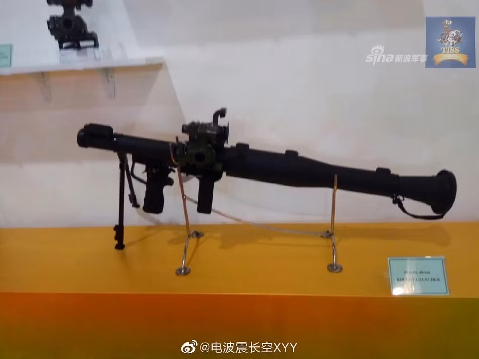 Súng phóng lựu MA-10 với thiết kế như loại súng phóng lựu chống tăng RPG-7 nhưng được Myanmar cải tiến hệ thống ngắm cũng như tăng tầm bắn xa của đạn. Nguồn ảnh: Sina.