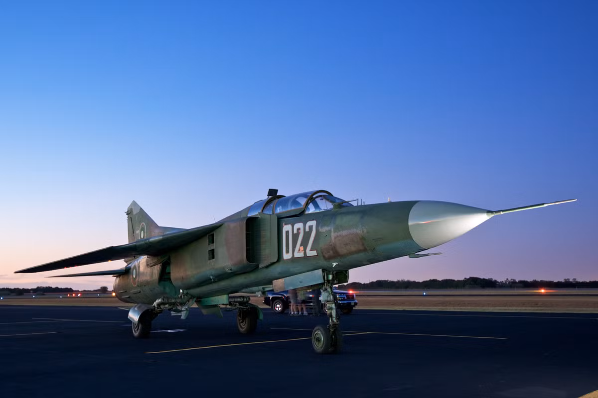Với MiG-23, đây là một loại chiến đấu cơ khá hiện đại, xứng đáng là "đầu bảng" trong dòng chiến đấu cơ thế hệ ba. Nguồn ảnh: Pinterest.