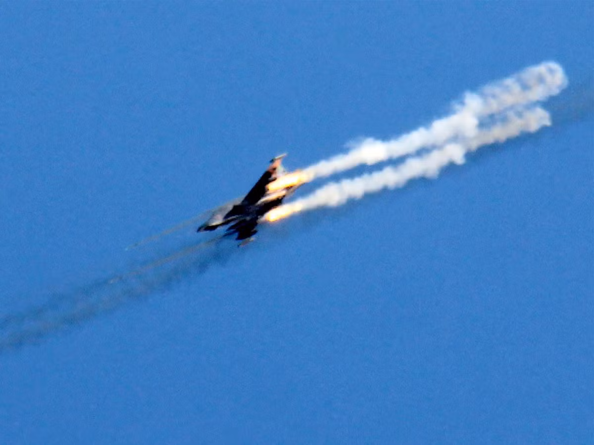 Cường kích Su-25 ra đời vào thời Xô viết, với nhiệm vụ yểm trợ cho lục quân Liên Xô.
