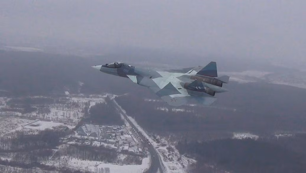 Sukhoi Su-57 hiện được coi là loại chiến đấu cơ tốt bậc nhất và mới nhất mà Nga vừa cho ra lò. Loại tiêm kích thế hệ năm này của Nga được ra đời để làm đối trọng với F-35, F-22 của Mỹ và J-20 của Trung Quốc. Nguồn ảnh: Pinterest.