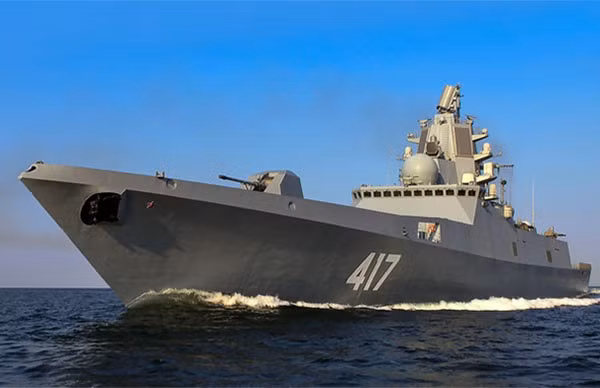 Tàu có chiều dài 135 m; chiều rộng 16,4 m; mớn nước 4,5 m; lượng giãn nước đầy tải 4.550 tấn; dự trữ hành trình 30 ngày; thủy thủ đoàn 180 - 210 người.