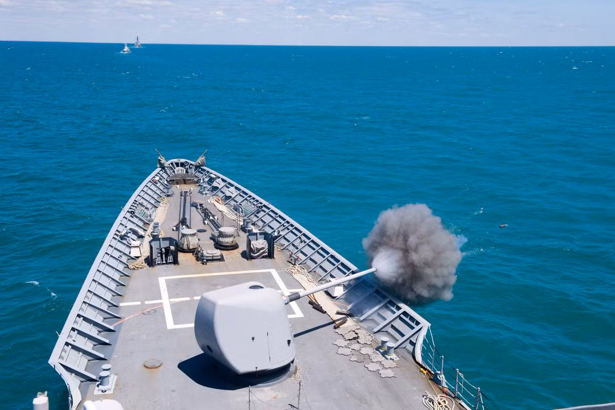 USS Hué City có biên chế thuỷ thủ đoàn đầy đủ là 330 người trong đó có 30 sĩ quan chỉ huy. Nguồn ảnh: USmil.