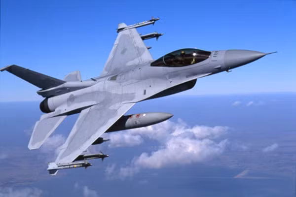 Radar này có độ tin cậy cao hơn nhiều, đi kèm tầm hoạt động xa gấp 2 lần con số 296 km từ radar AN/APG-68 của F-16C/D Block 60.