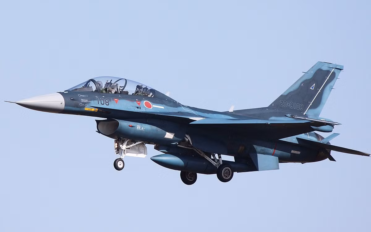 Chiến đấu cơ F-2 của Nhật Bản thực chất là phiên bản tiêm kích F-16 của Mỹ được Nhật tự lắp ráp trong nước và đổi tên. Hiện tại, trong biên chế của Nhật Bản còn hơn 60 chiến đấu cơ F-2 đang phục vụ. Nguồn ảnh: Pinterest.