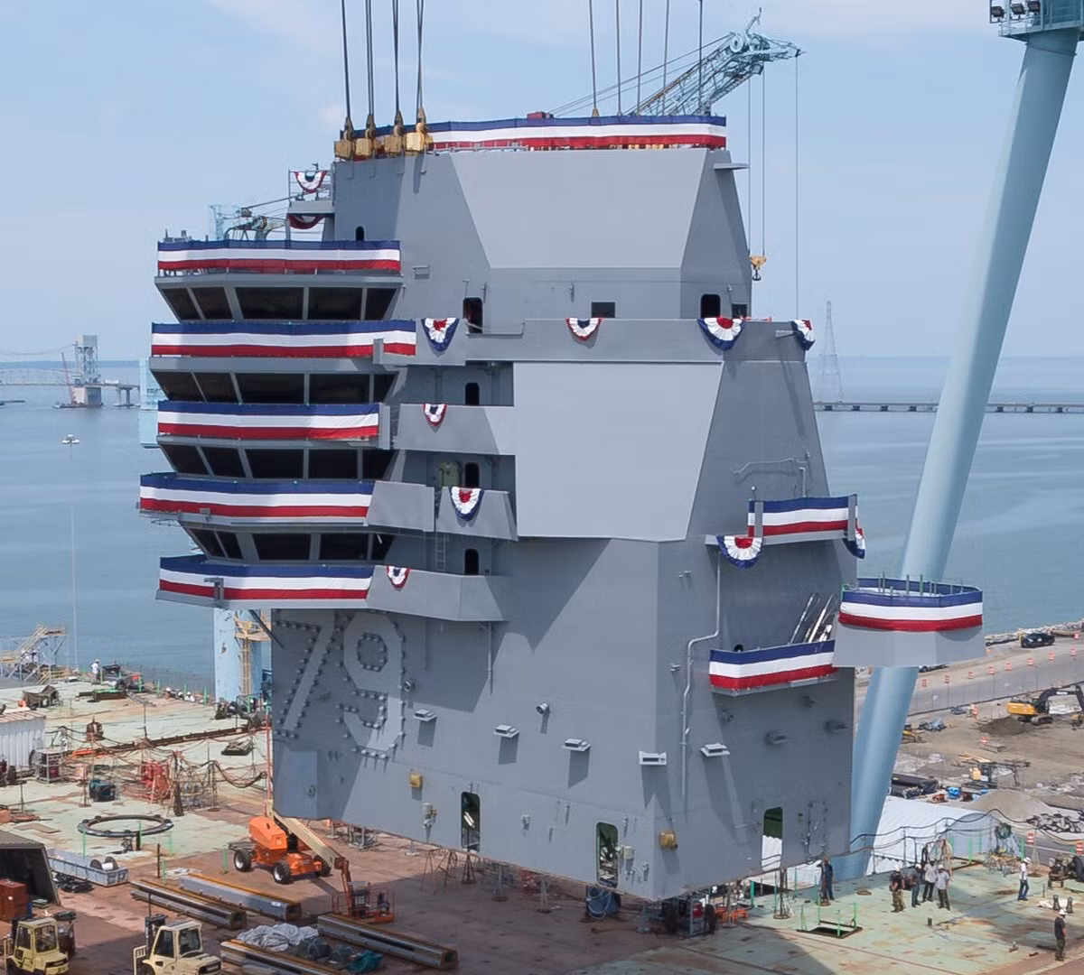 Hiện tại, ngoài chiếc John F. Kennedy đang còn chiếc USS Enterprise - tàu sân bay thứ ba của Hải quân Mỹ được đóng theo lớp Gerald R. Ford - dự kiến sẽ được hạ thuỷ trong năm 2025. Nguồn ảnh: Pinterest.