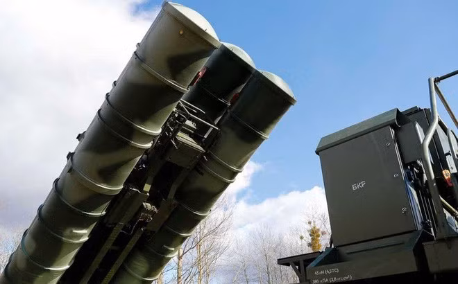 Nhưng không quân Syria hiện tại chỉ còn là một lực lượng yếu ớt, đủ sức chiến đấu với phiến quân chứ khó lòng địch nổi một quân đội chính quy mạnh mẽ như Thổ Nhĩ Kỳ, bởi vậy việc S-400 xuất hiện ở đây gây ra không ít thắc mắc.