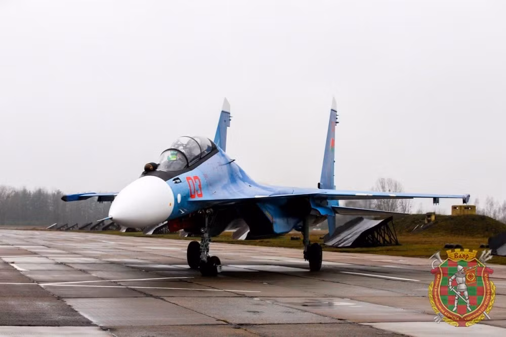 Su-30SM được thiết kế để trở thành loại chiến đấu cơ chiếm ưu thế trên không nhưng cũng vẫn giữ lại được khả năng đánh đất của dòng Su-30 với việc tương thích với nhiều loại vũ khí bao gồm cả không đối không lẫn không đối đất. Nguồn ảnh: Livejournal.