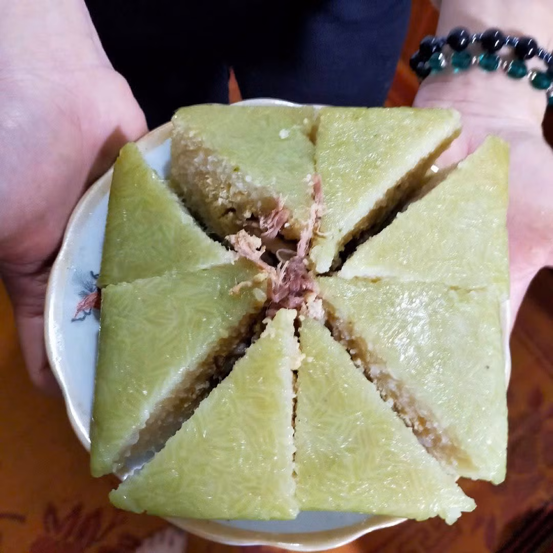 Lang nghe banh chung lon nhat Nghe An hoi ha vao vu Tet-Hinh-10
