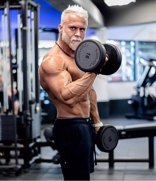 Đã có vợ nhưng Pawel Ladziak vẫn được rất nhiều phụ nữ mến mộ