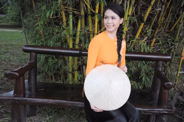 Phạm Thanh Tuyền. 10. Vương Thu Phương Vương Thu Phương sở hữu gương mặt khả ái, chiều cao 1,76m cùng số đo ba vòng: 87-64-97. Cô từng tham gia cuộc thi “Siêu mẫu 2010” và giành giải Siêu mẫu ăn ảnh. Chưa vừa lòng với thành tích này, Vương Thu Phương tiếp tục thử sức lại ở cuộc thi năm sau và đoạt danh hiệu Giải Vàng Siêu mẫu. Sau đó người đẹp còn gây lùm xùm tại cuộc thi Hoa hậu Việt Nam 2012 vì nghi án gian lận.