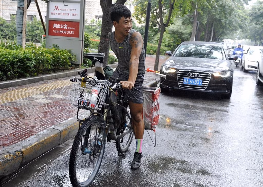 Nhin chang trai nay, ai tung gap tai nan kinh hoang se them dong luc-Hinh-3